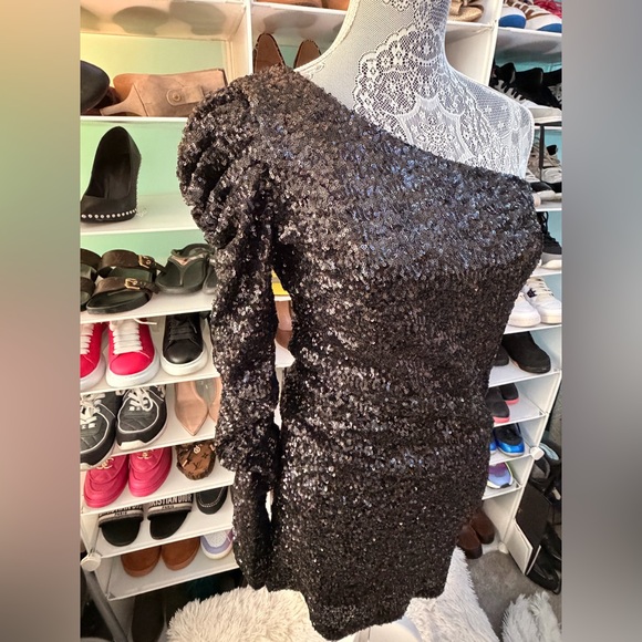 Spring + Mercer Mini Black Sequin One-Shoulder Dress NWT size Small - Picture 3 of 10